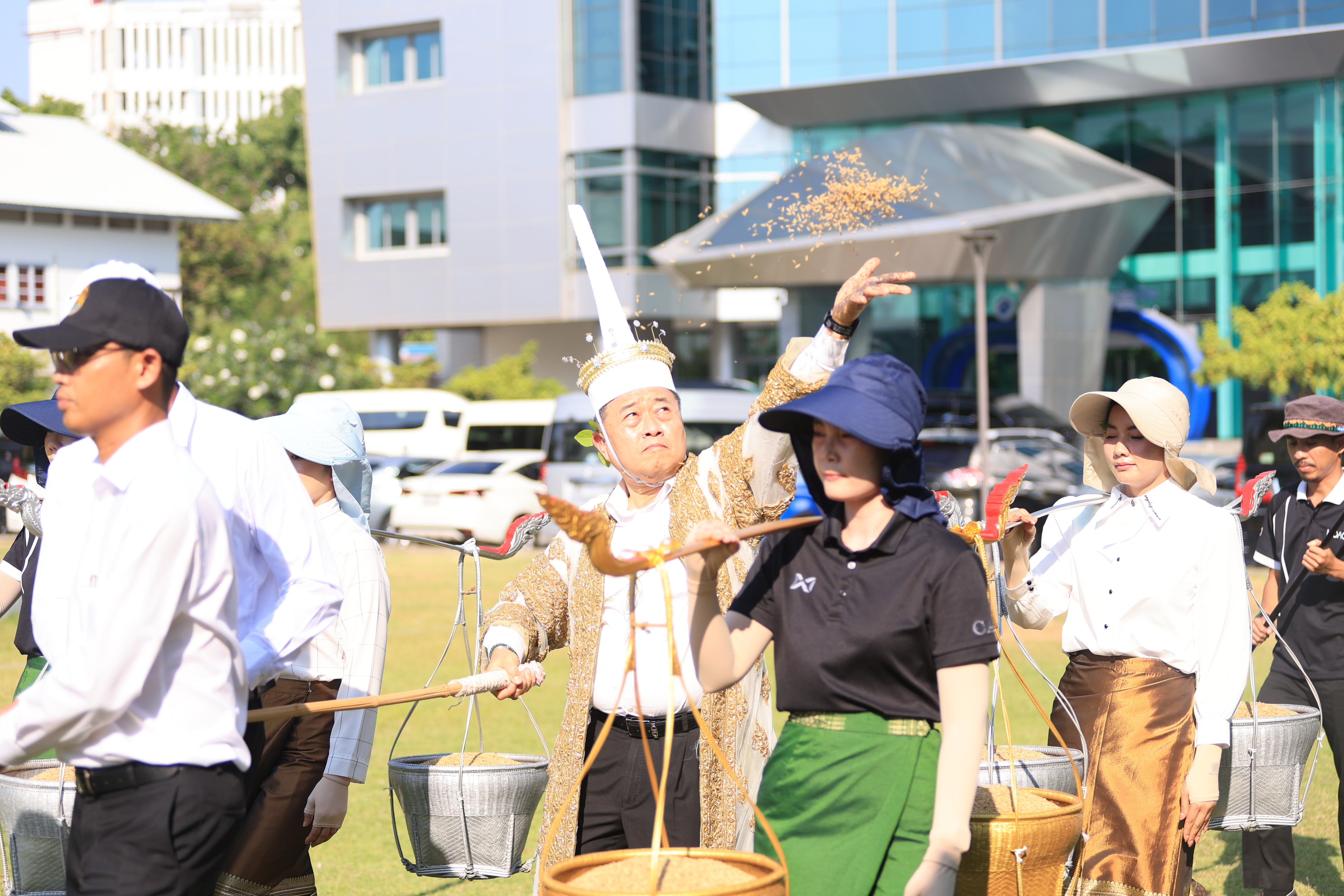 title - ส.ป.ก. ร่วมฝึกซ้อมริ้วขบวนอิสริยยศ ในพระราชพิธีพืชมงคลจรดพระนังคัลแรกนาขวัญ ประจำปี 2569 (ซ้อมกรณีพิเศษ ครั้งที่ 2)